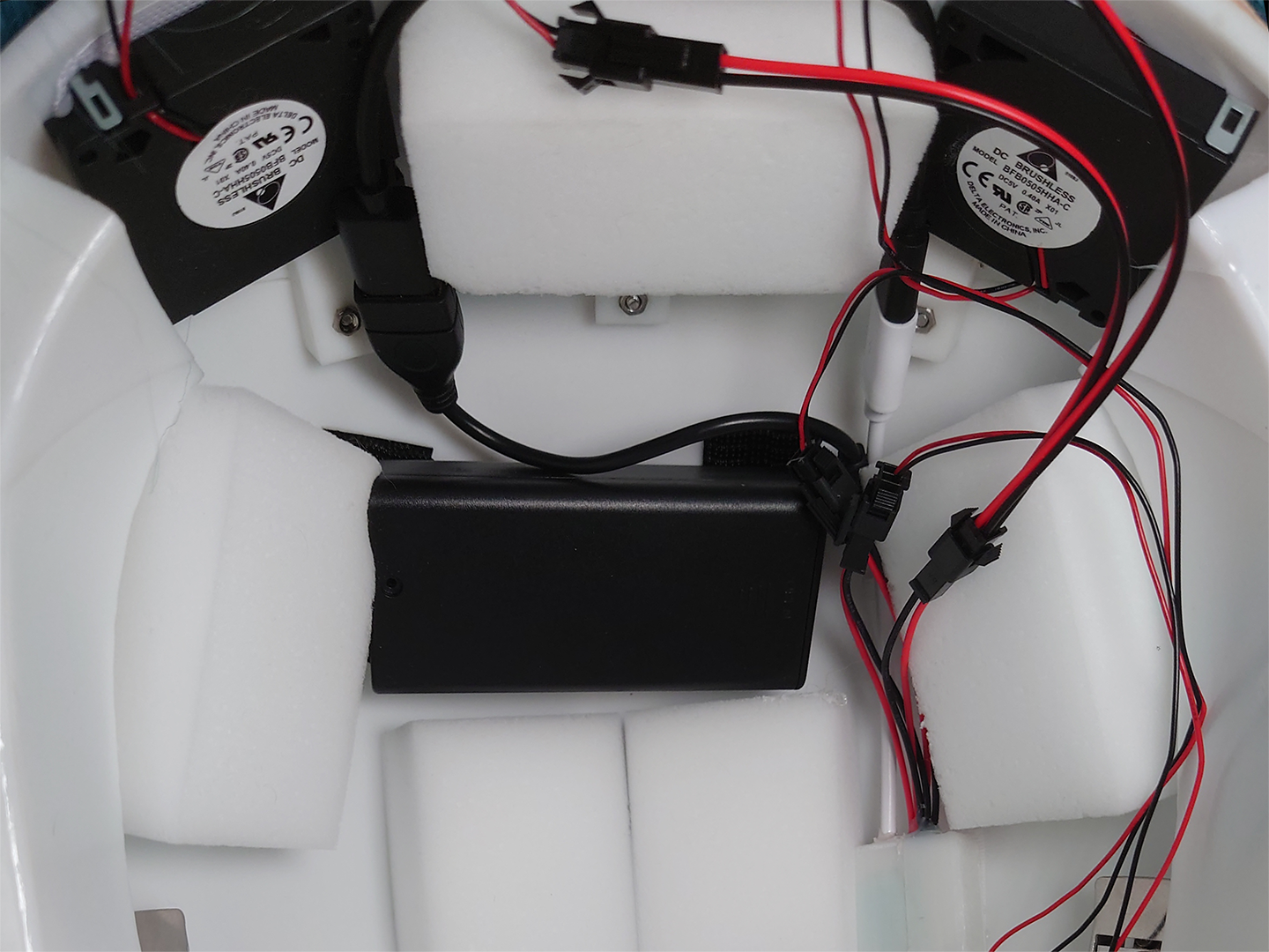 加强风扇在头上